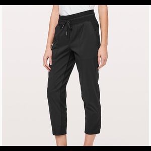 Lululemon size 4, black dance studio crop pant